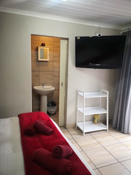 Northern Suburbs Accommodation at Nita se Plek | Viya