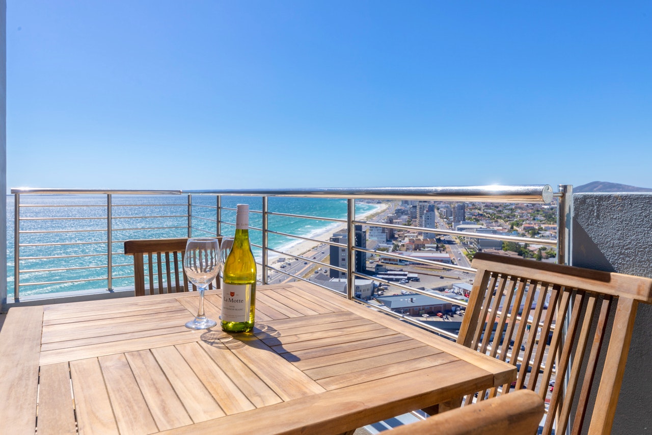 Bloubergstrand Accommodation at  | Viya