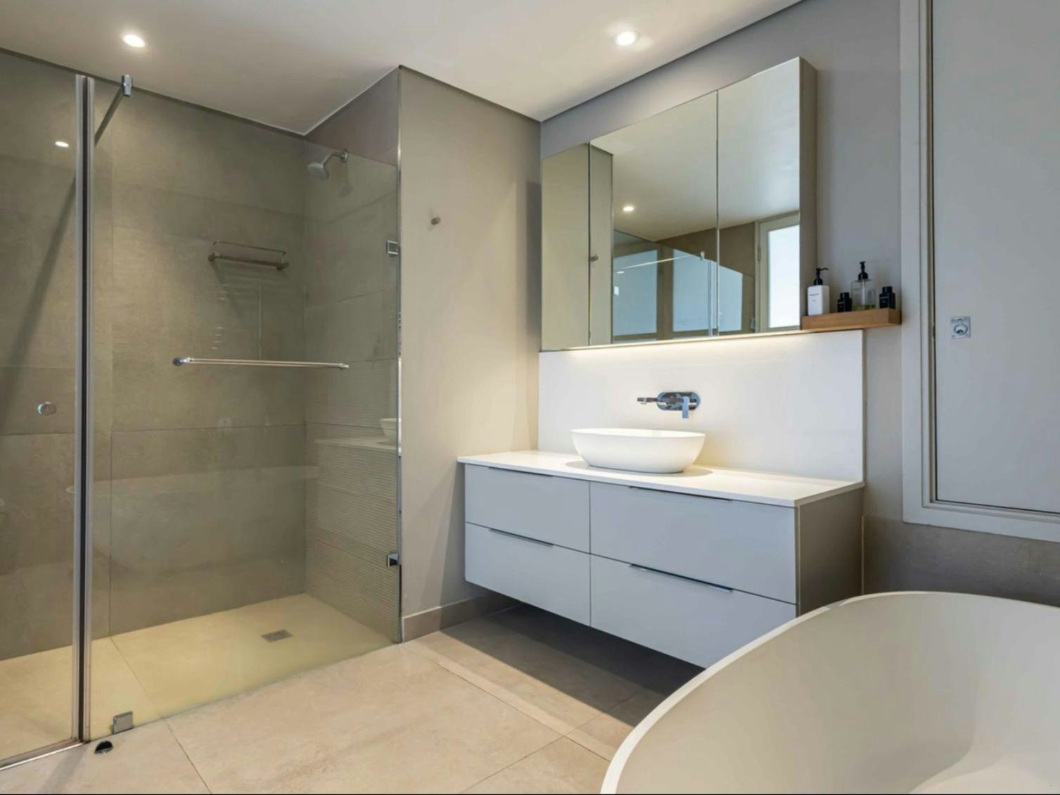 Mountain Marina - Three Bedroom Premier 7 image no 8 of 16