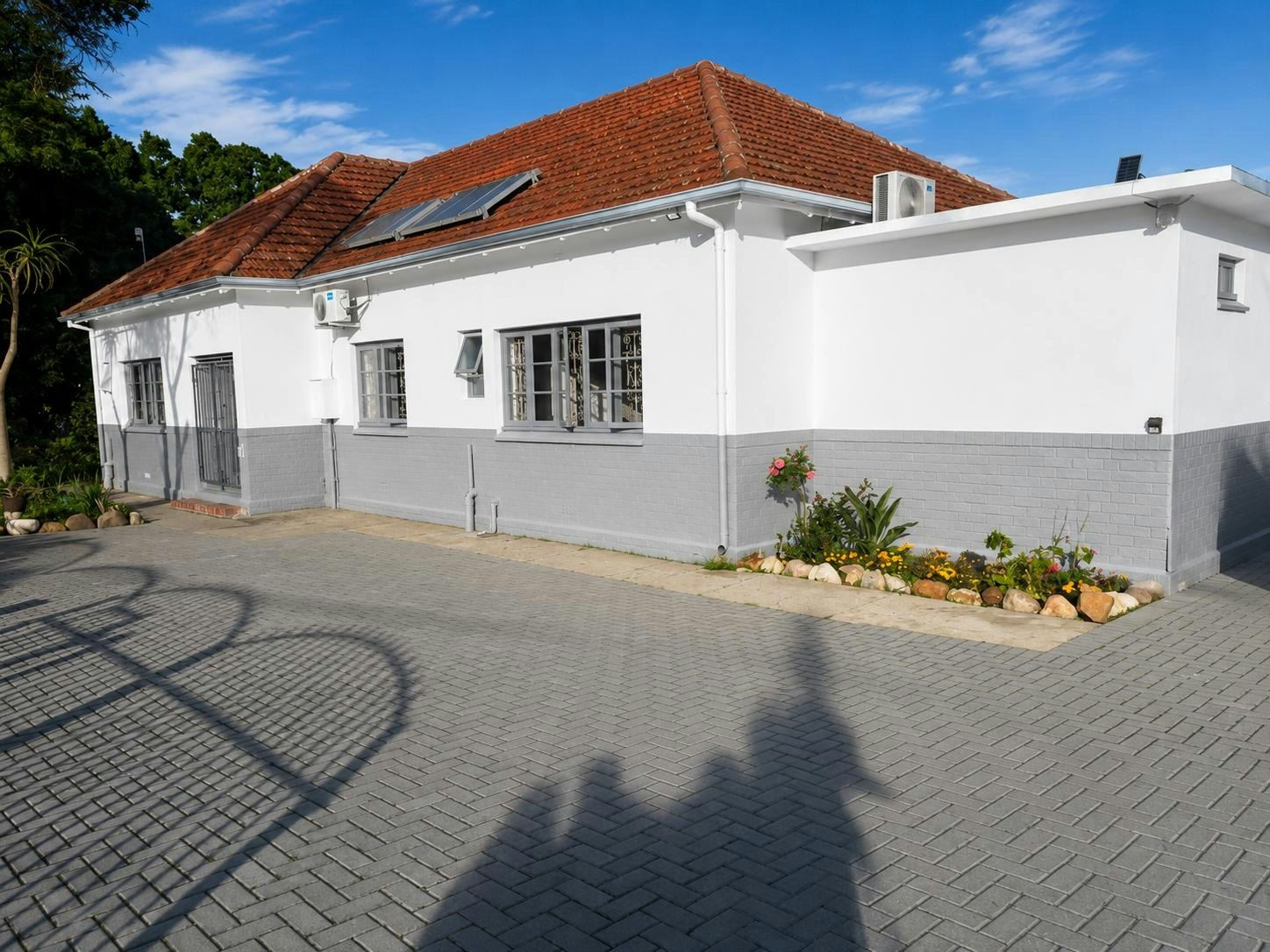 Salisbury House by 306 Accommodations image no 2 of 7