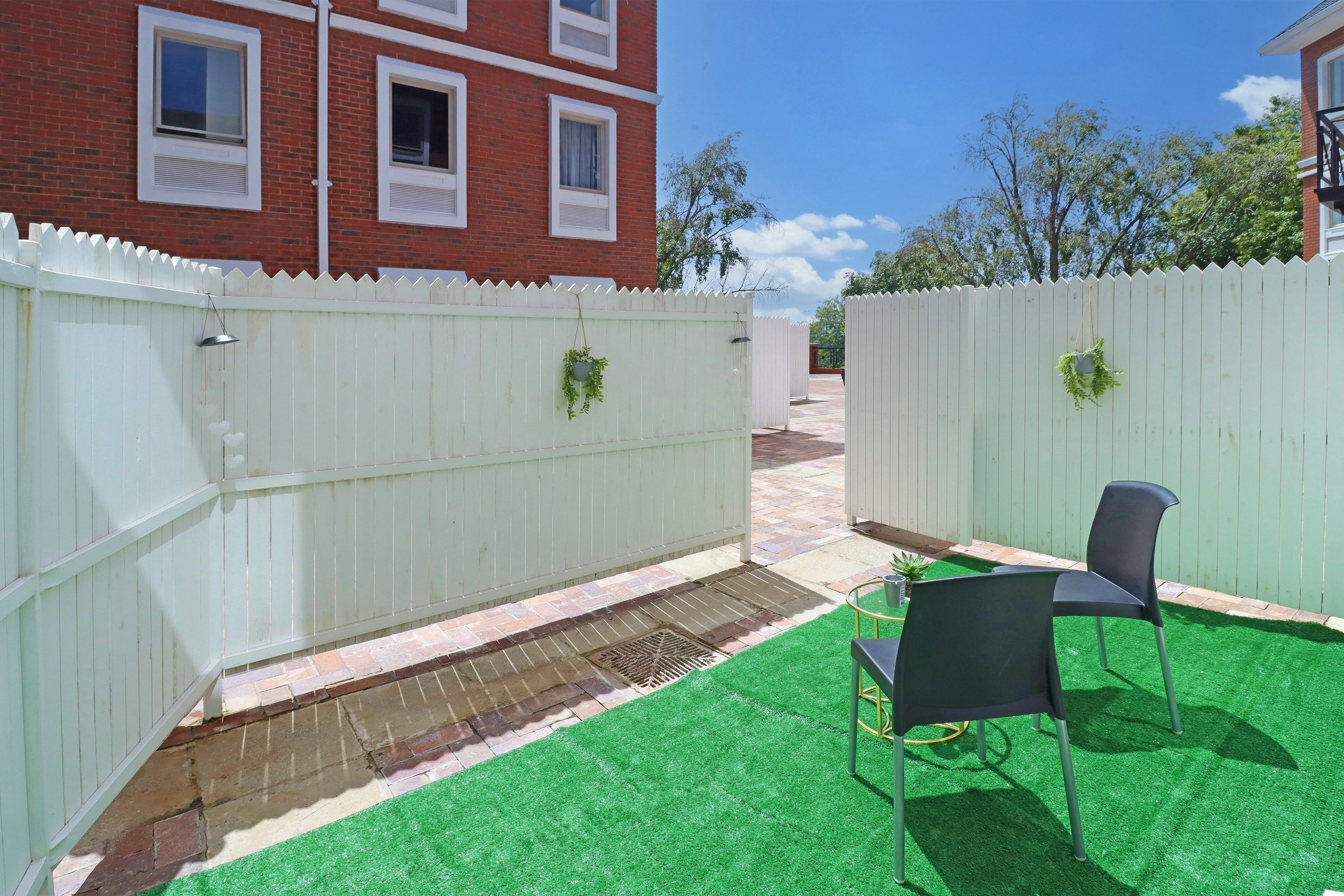 Elegant Studio in Illovo image no 18 of 38