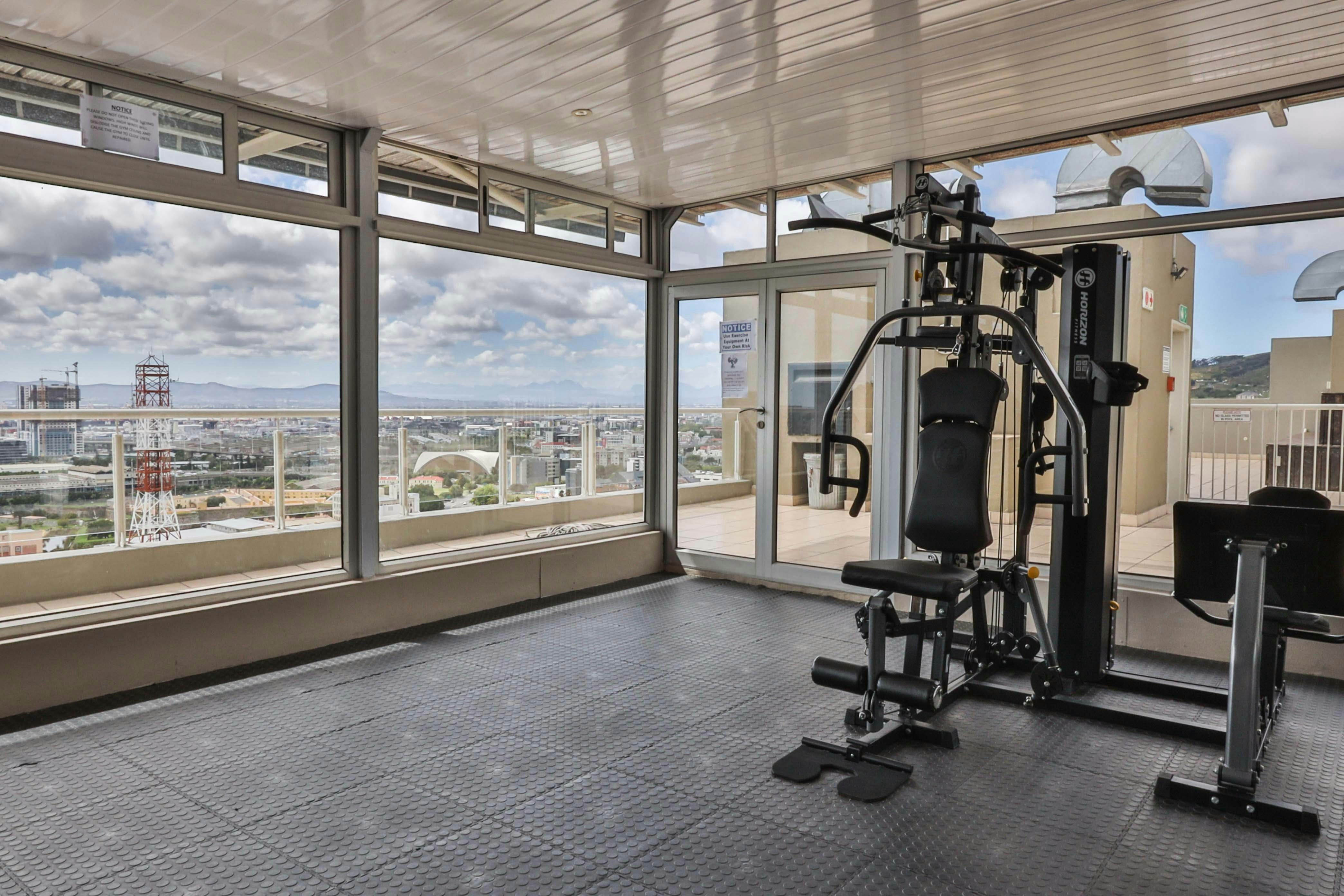 Luxury Top-Floor Retreat image no 73 of 82