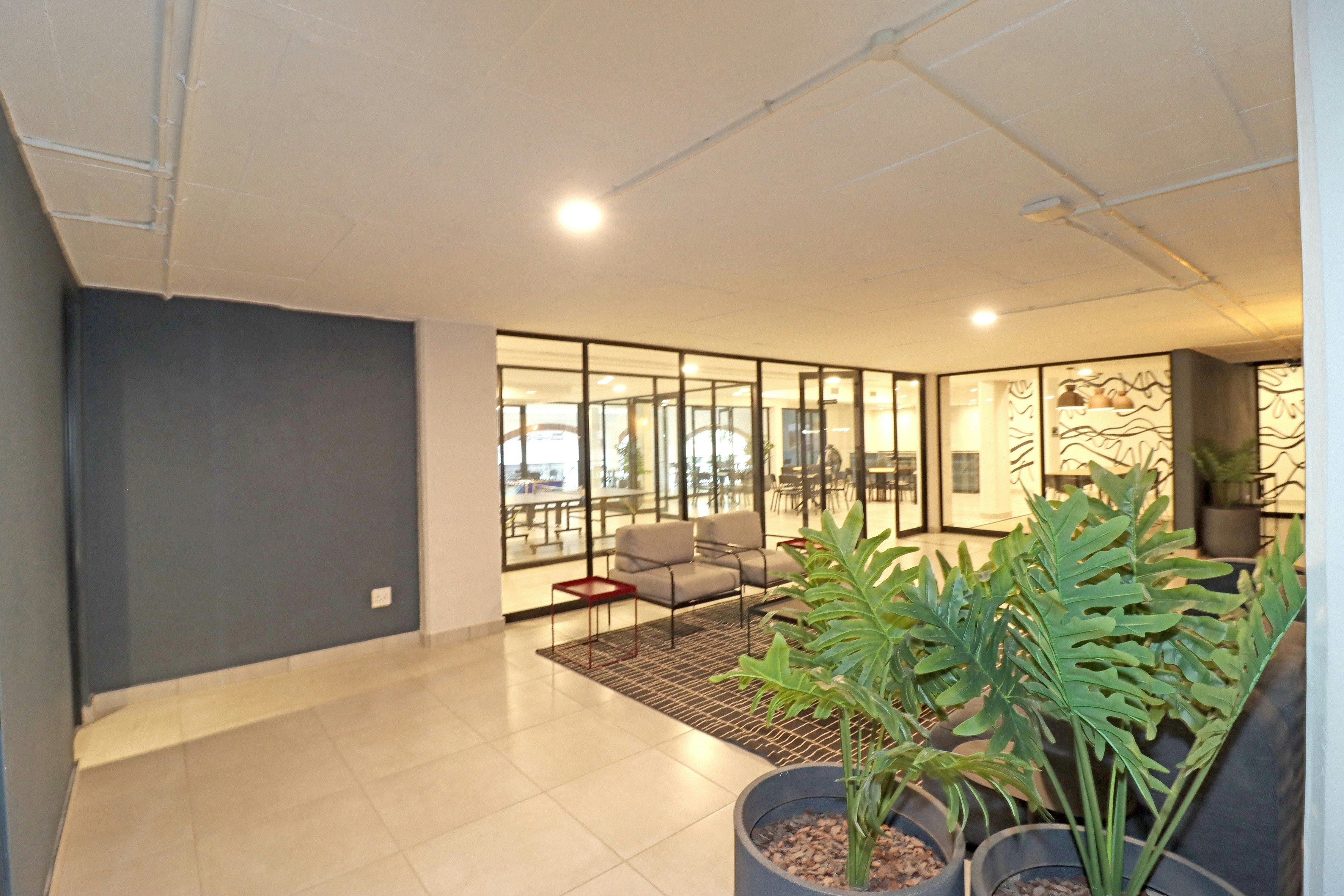 Elegant Studio in Illovo image no 26 of 38