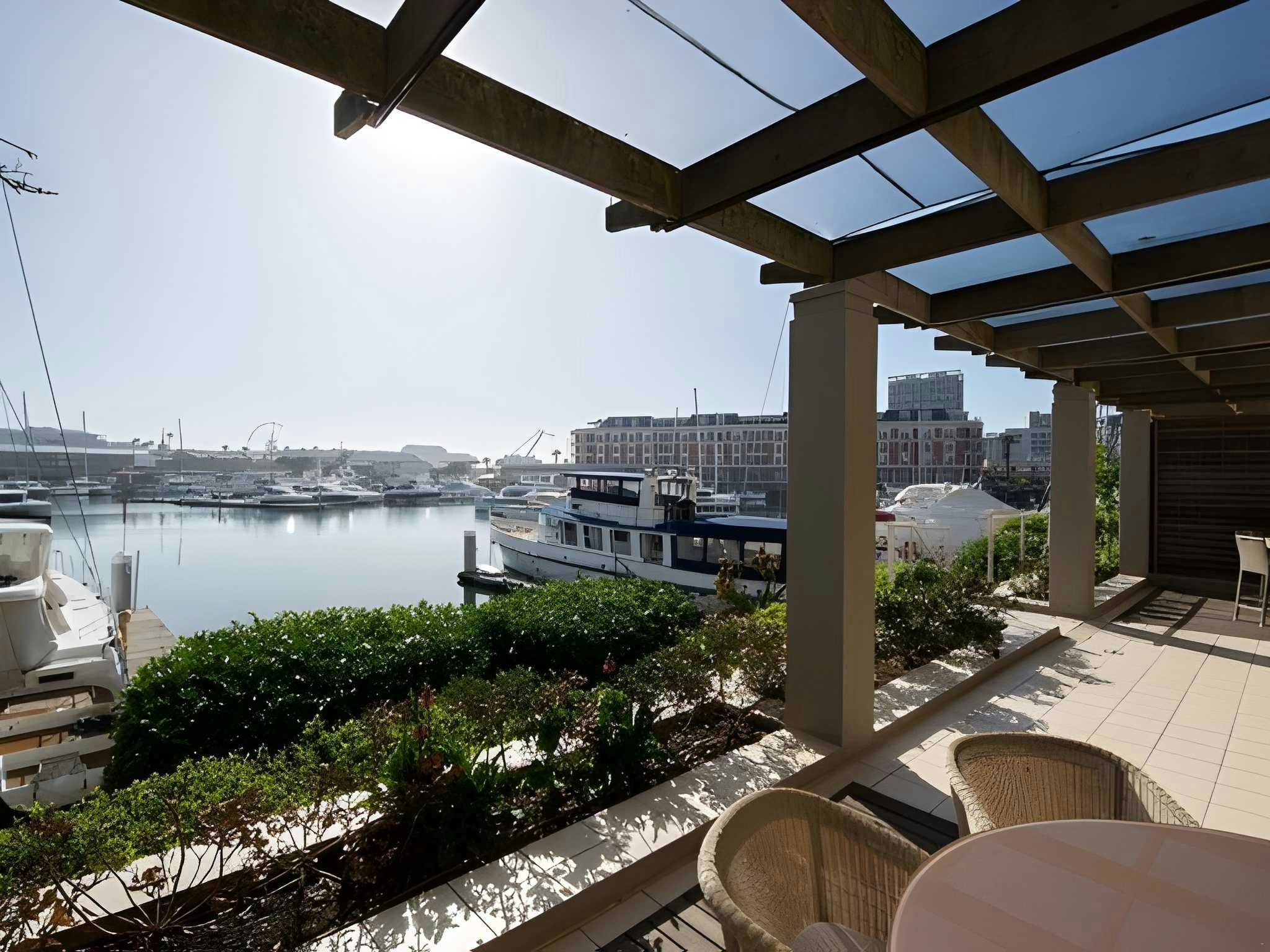 Mountain Marina - Three Bedroom Luxury Premier 3 image no 2 of 26
