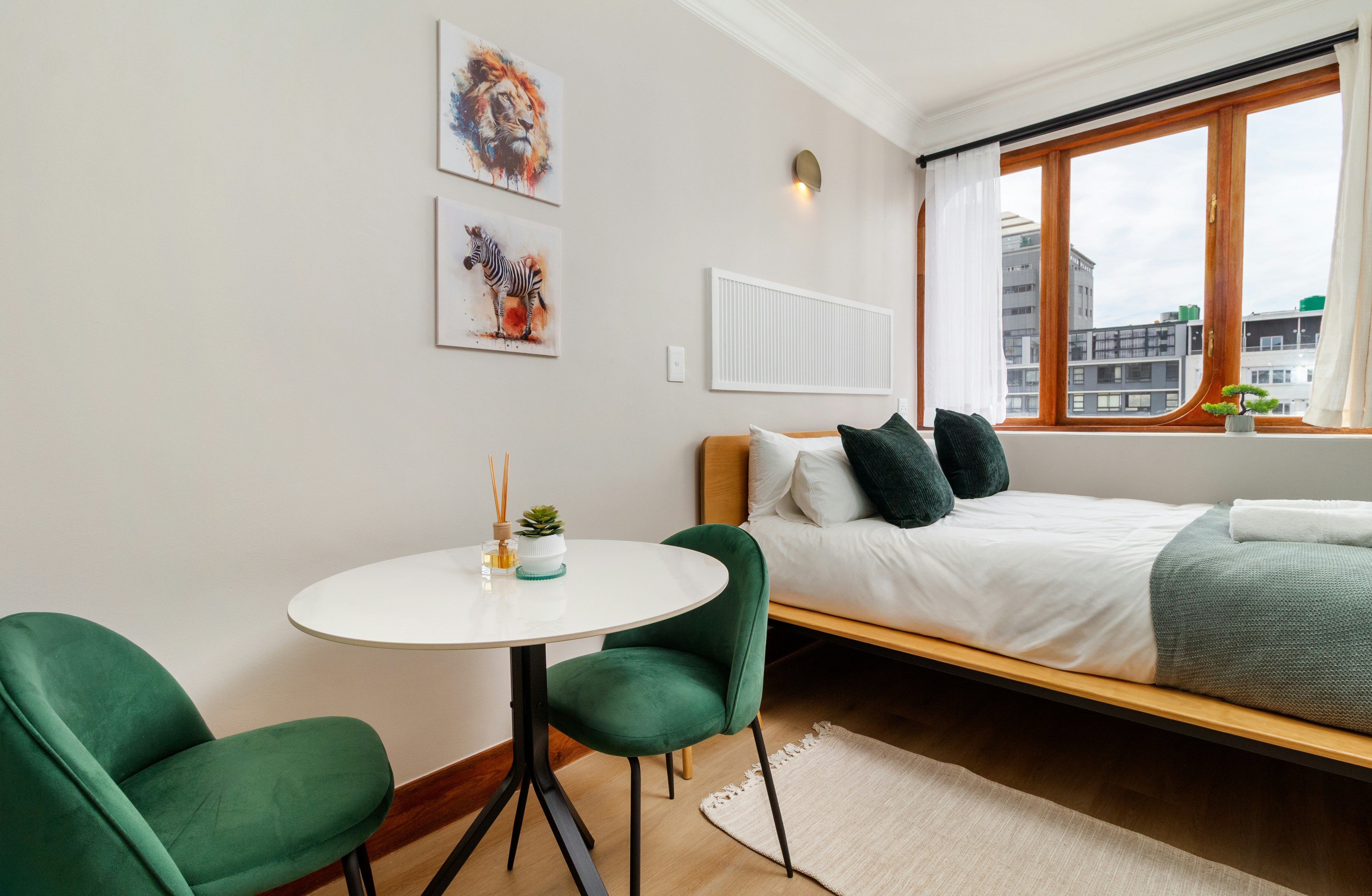 Charlie and the Chairman Apartment image no 6 of 27