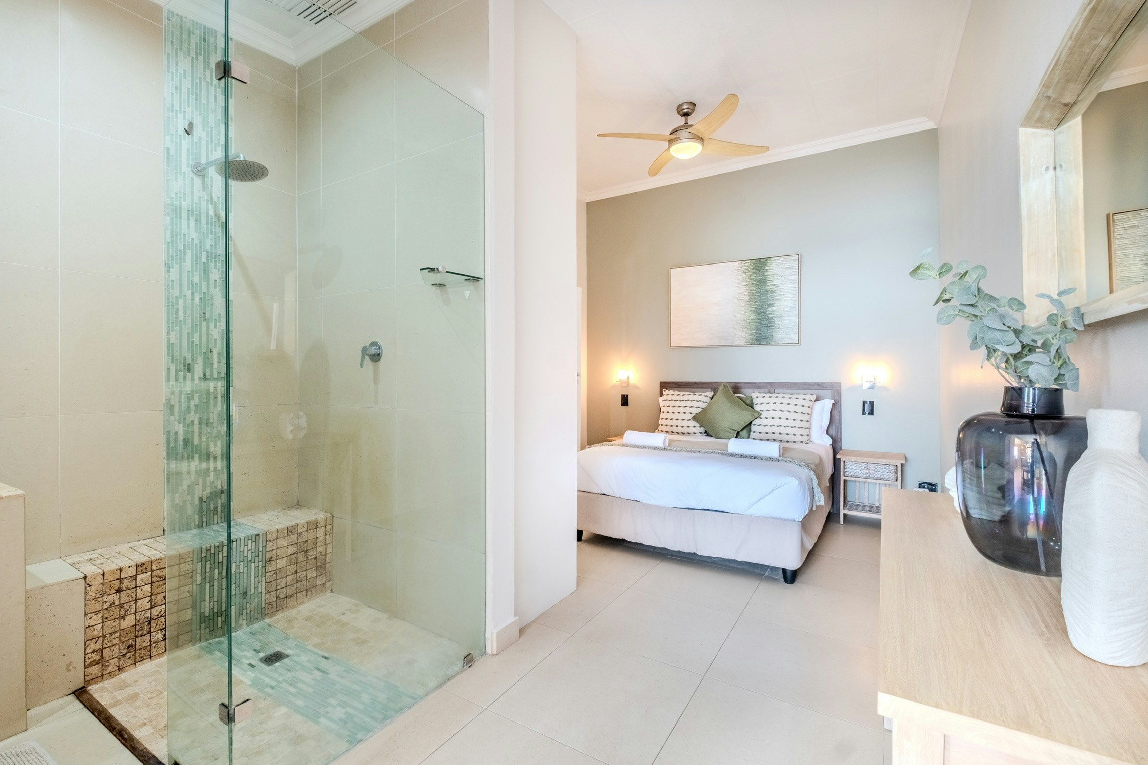 Umdloti Ocean Paradise | 2-bedroom with Sea Views image no 4 of 20