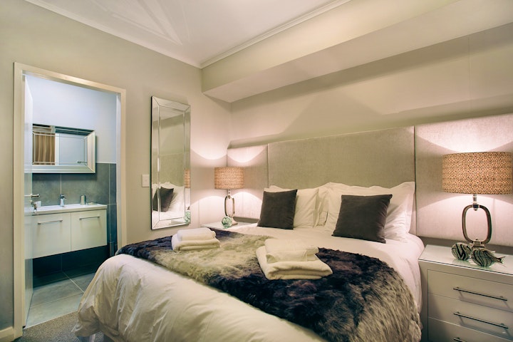 Cape Town Accommodation at Deluxe Apartment Mayfair | Viya