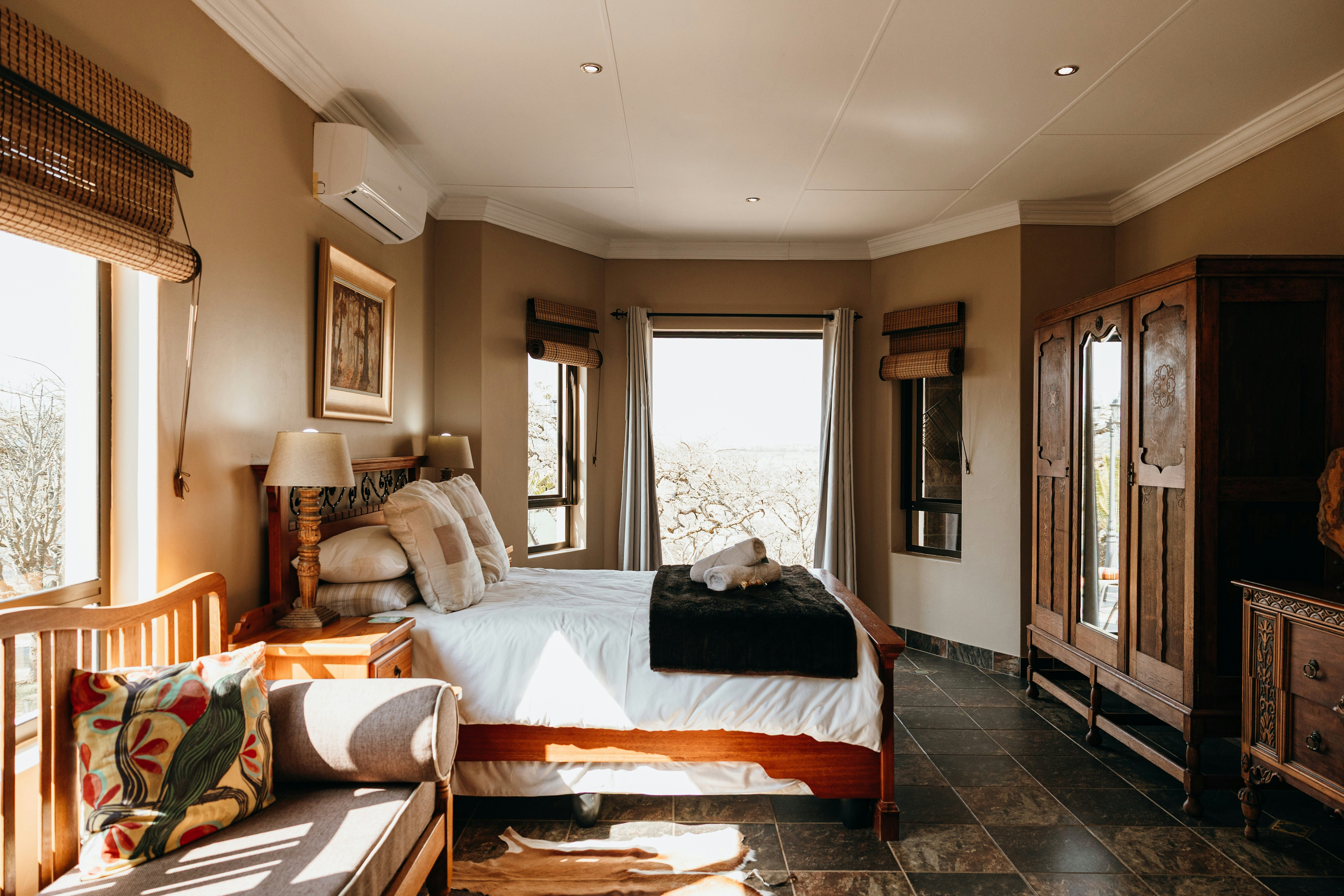 Tranquility Ukuthula Self Catering Game Farm House with Hot Tub image no 66 of 118