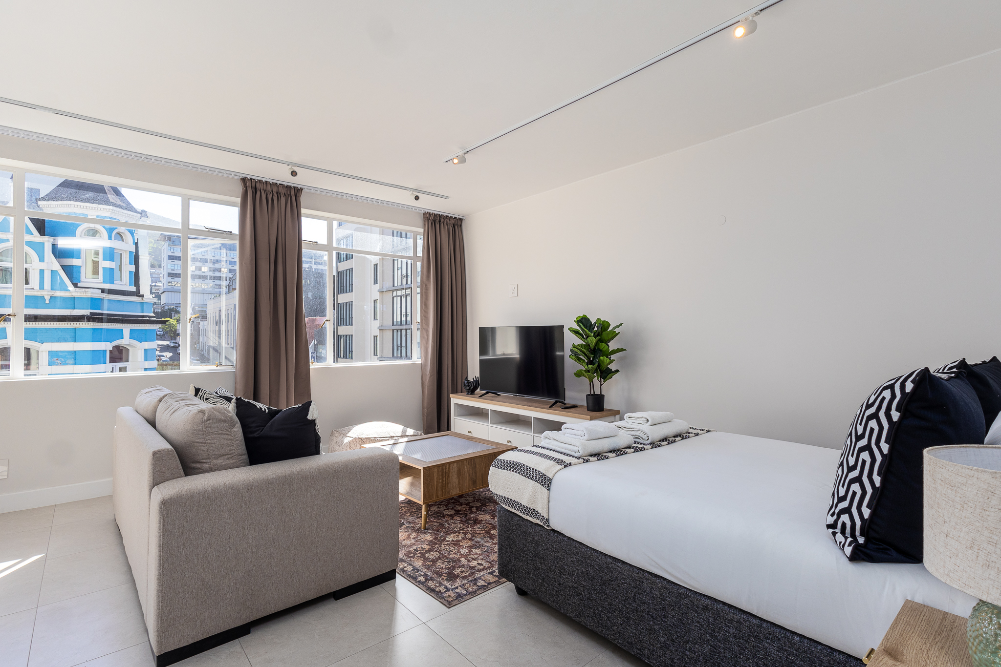Bright City Studio in the Heart of Cape Town image no 3 of 17