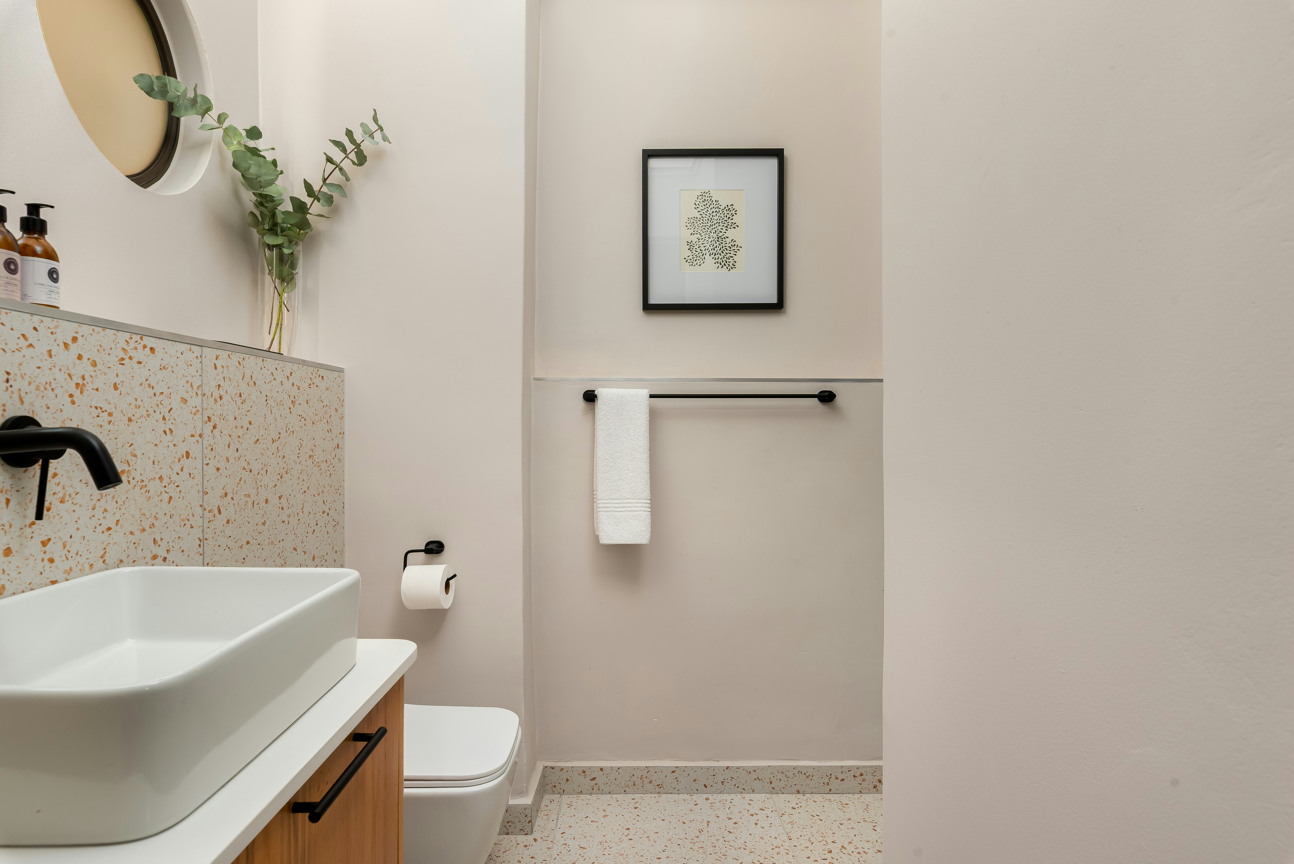 Charlie and the Chairman | Designer Apartment image no 12 of 12