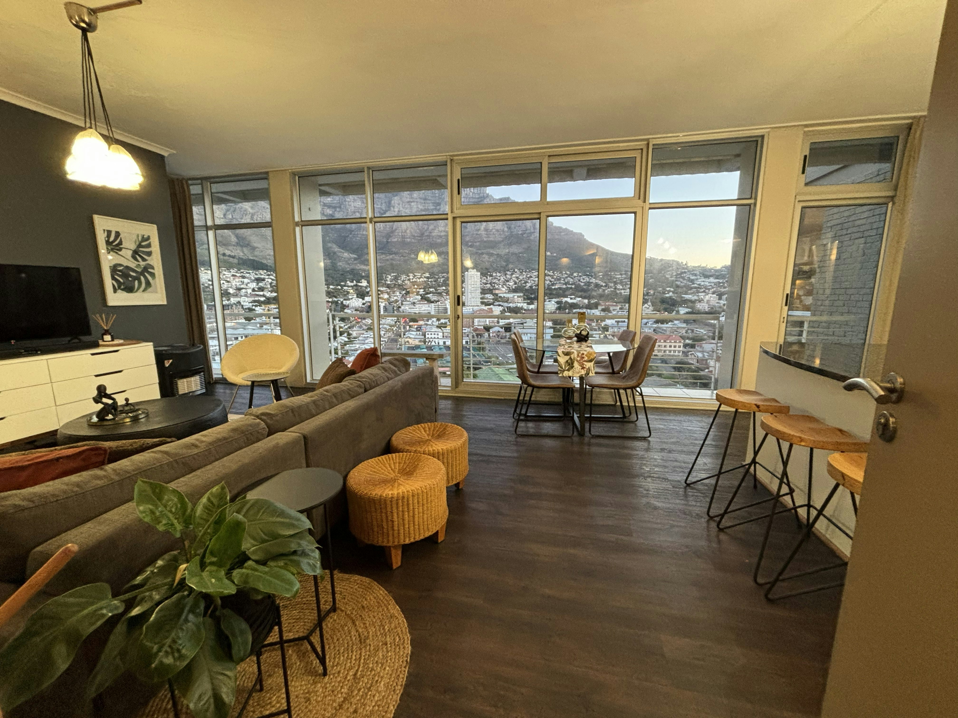 Luxury Top-Floor Retreat image no 2 of 82