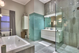 Bloubergstrand Accommodation at Vakansiehuis op Bay Beach Ave | Viya