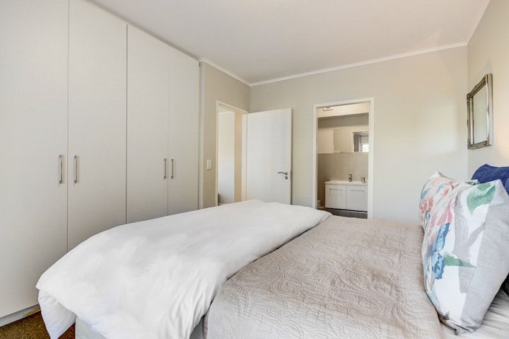 Cape Town Accommodation at UniqueStay Mayfair 3 Bedroom Apartment | Viya