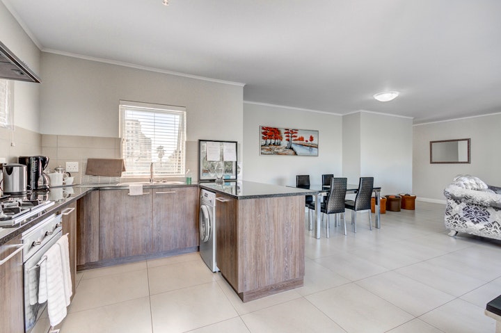 Cape Town Accommodation at UniqueStay Mayfair 3 Bedroom Apartment | Viya