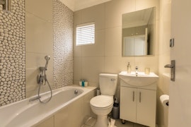 Gqeberha (Port Elizabeth) Accommodation at Modern Seaview Apartment | Viya