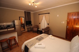 Kalahari Accommodation at Palmhof Chalets | Viya