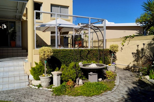 Hermanus Accommodation at  | Viya