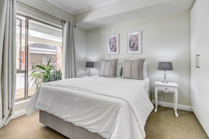 Cape Town Accommodation at UniqueStay Mayfair Deluxe 3 Bedroom Apartment | Viya