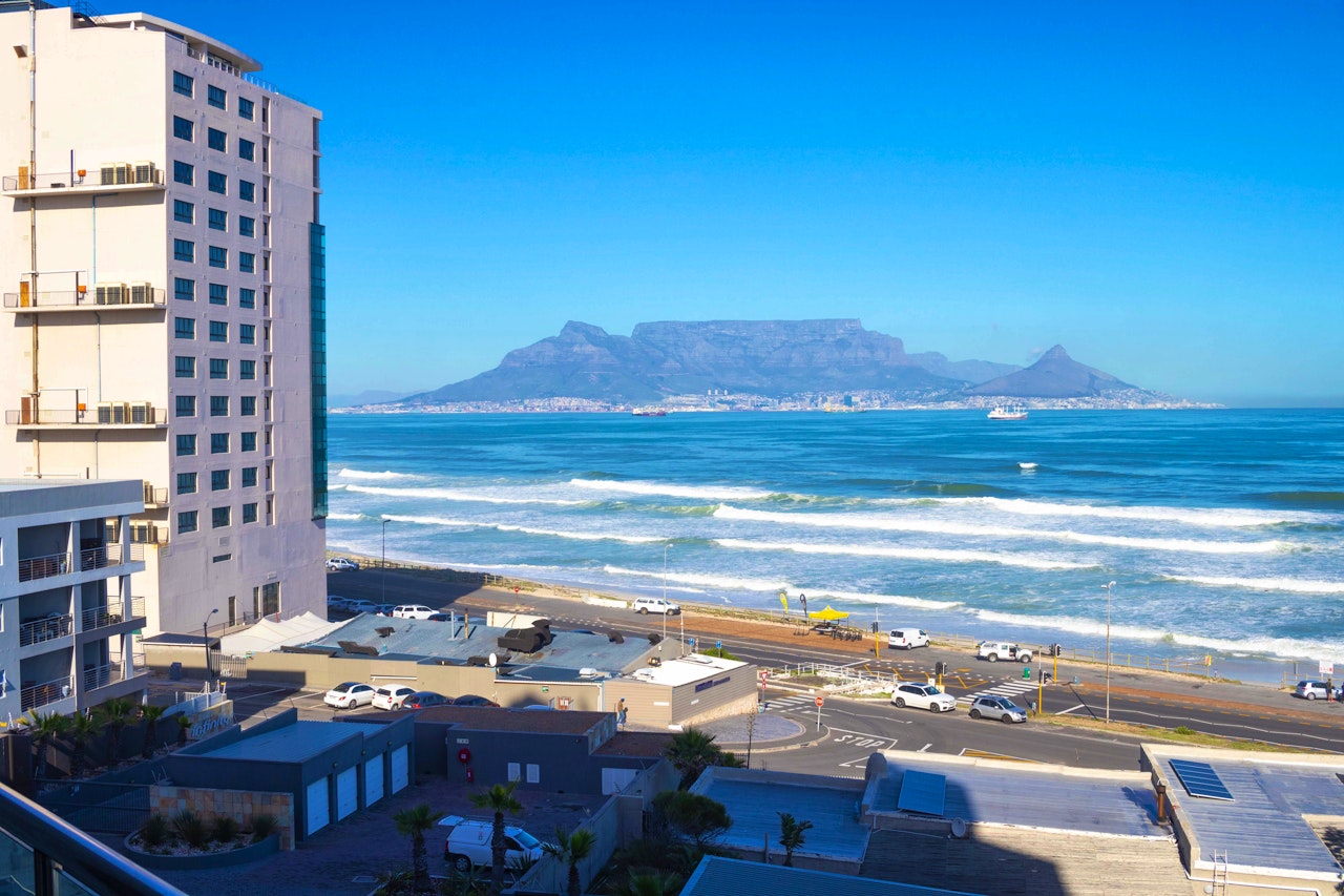 Bloubergstrand Accommodation at  | Viya