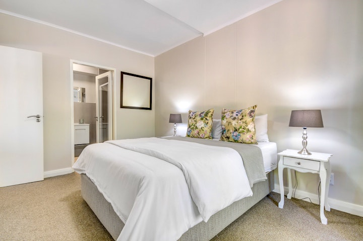 Cape Town Accommodation at UniqueStay Mayfair Deluxe 3 Bedroom Apartment | Viya